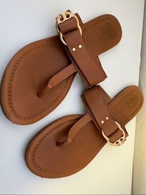 Tory Burch Cognac Leather Thong Sandals with Gold-Tone Logo Buckle